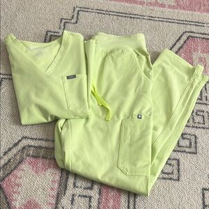 Figs Women's Scrub Set in Light Green